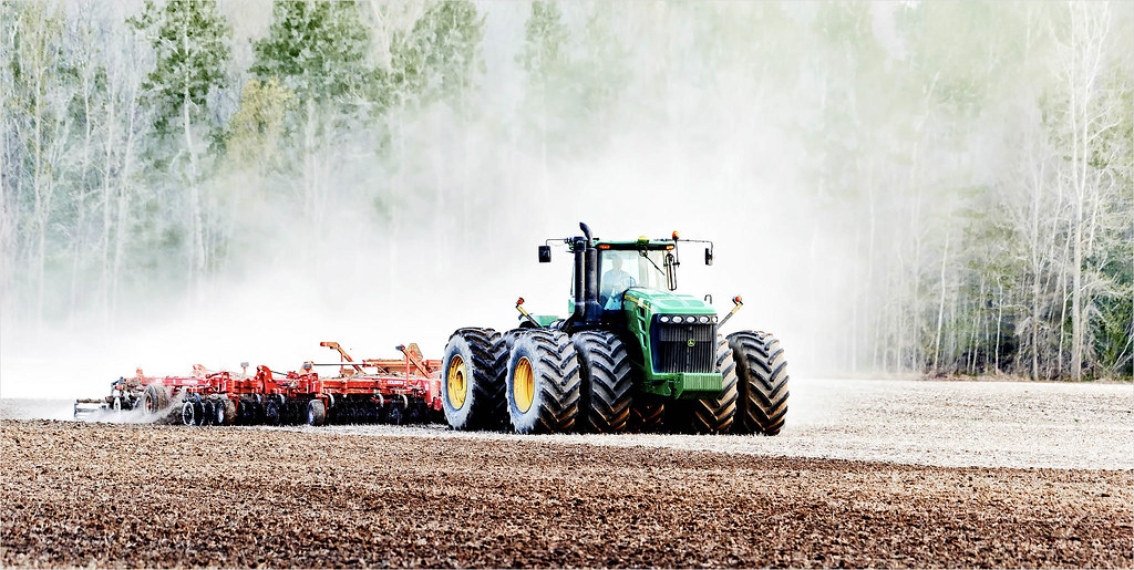 Tractor-tilling-a-field